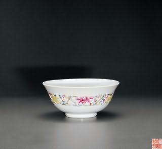 清嘉庆 粉彩雕瓷花卉碗