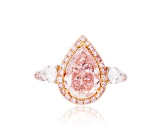 彩粉色钻石戒指